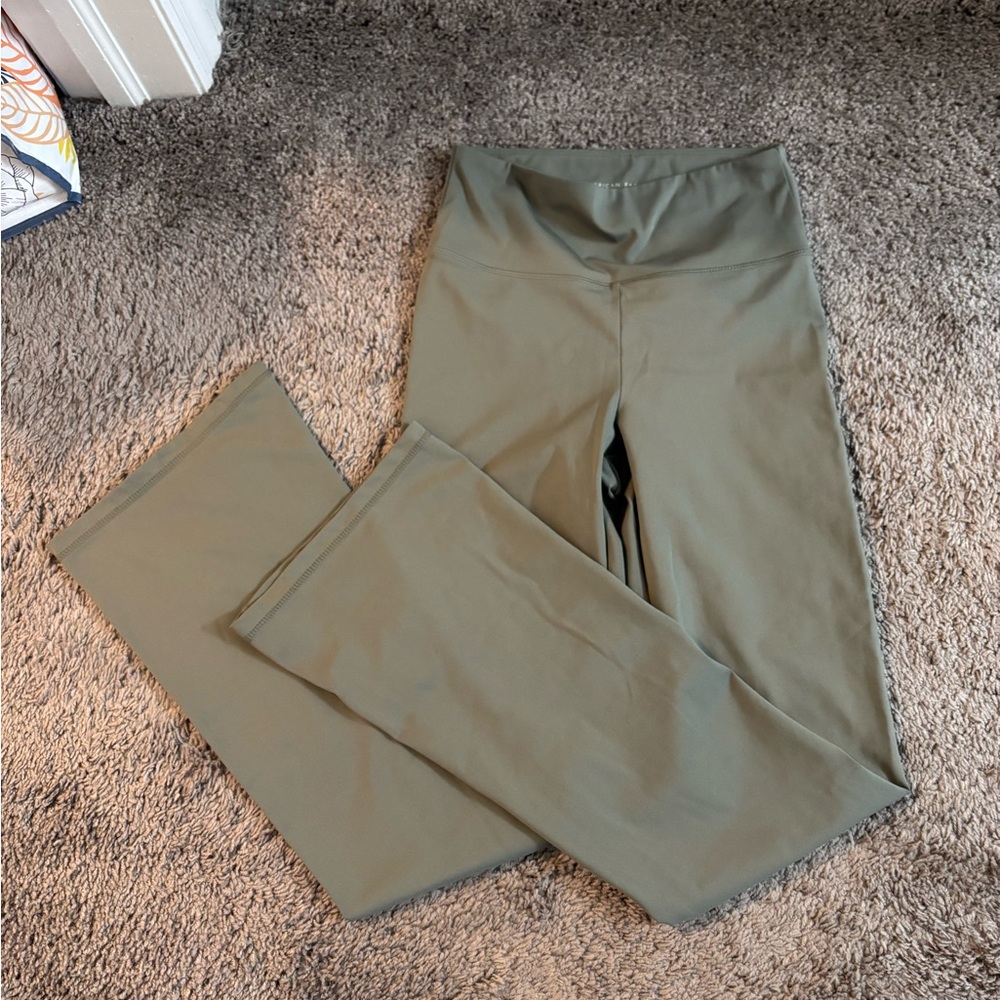 American Eagle Women’s Everything Flare pants size Small